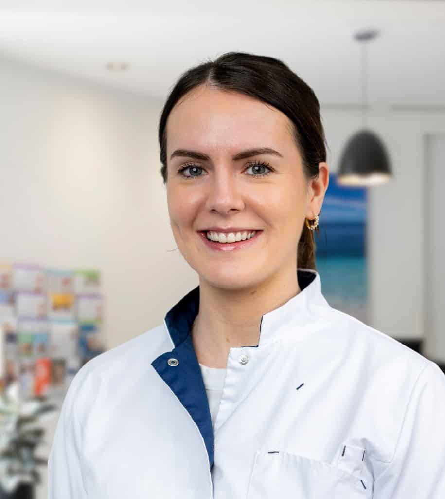 Meet Dr Robyn Whitelaw – Dentist at Mends Street Dental